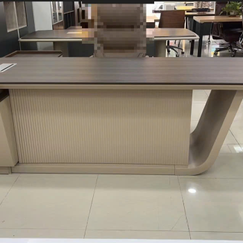 Bàn Giám Đốc TP33