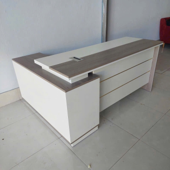 Bàn Giám Đốc 4