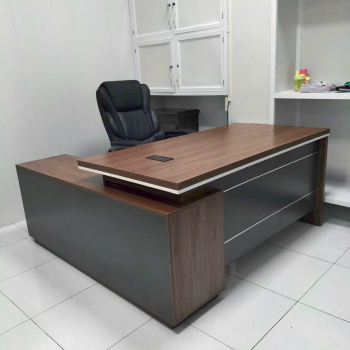Bàn Giám Đốc 3