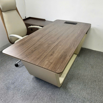 Bàn Giám Đốc 9