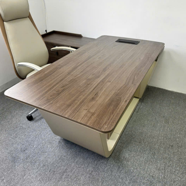 Bàn Giám Đốc 9