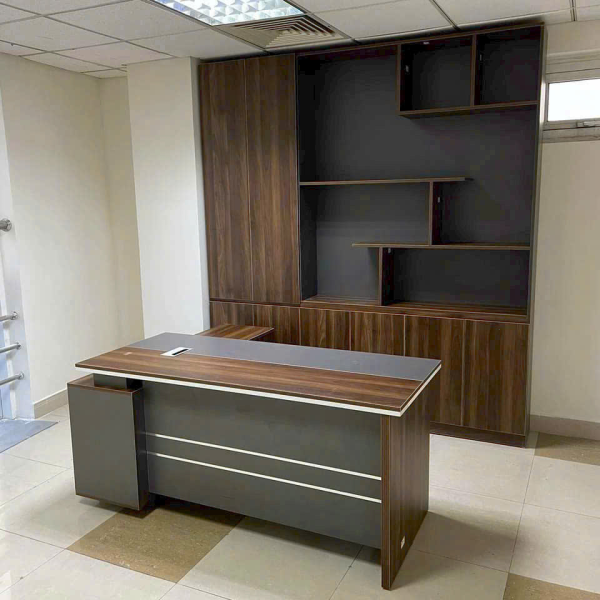 Bàn Giám Đốc 13