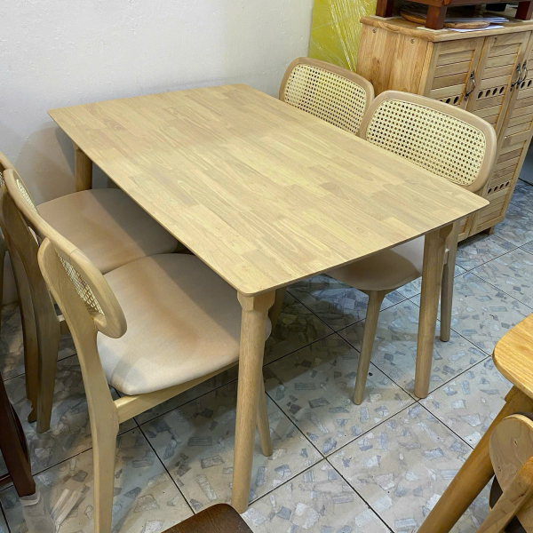 Bàn Ăn TP22